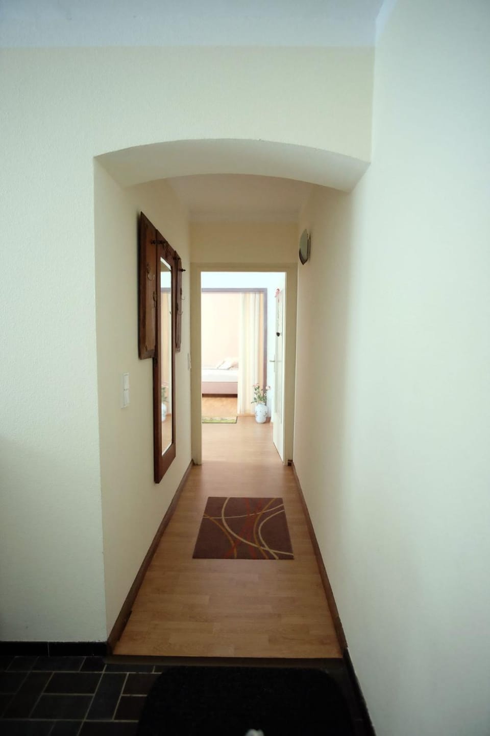 Facade/entrance, Area and facilities