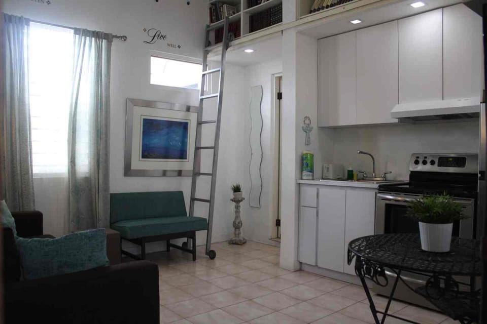 Kitchen or kitchenette, Living room, Seating area