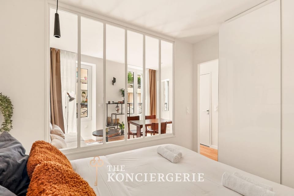 Canal Saint Martin 2 pieces lumineux Apartment in Paris