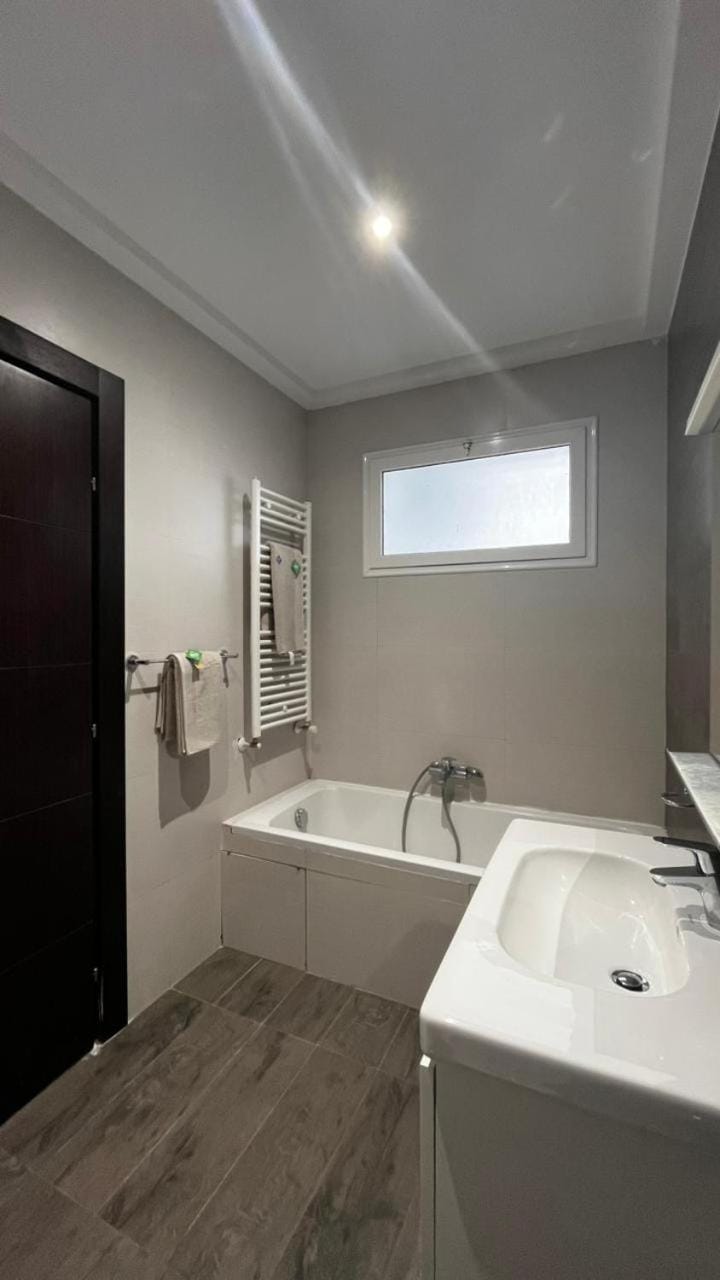 Lac 2 Premium Large Apartment Apartment in Tunis