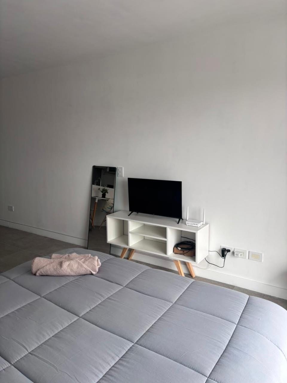 Communal lounge/ TV room, Bed, TV and multimedia, Photo of the whole room, Bedroom