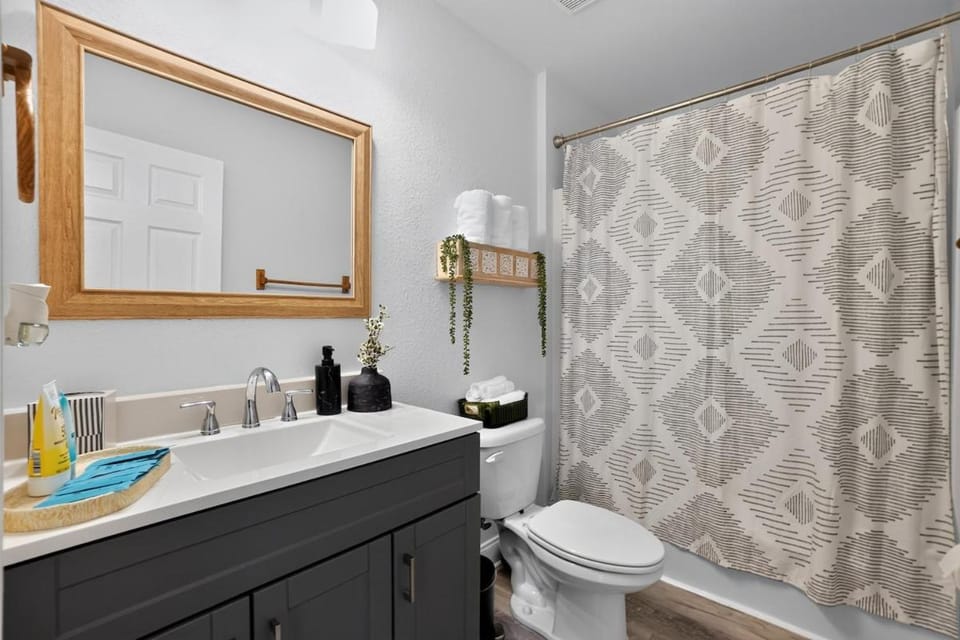 Charming 3BR home, 10 minutes to Pensacola Airport House in Pensacola