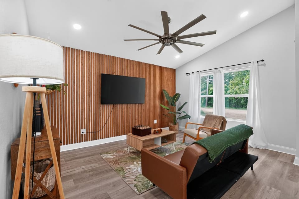 Charming 3BR home, 10 minutes to Pensacola Airport House in Pensacola
