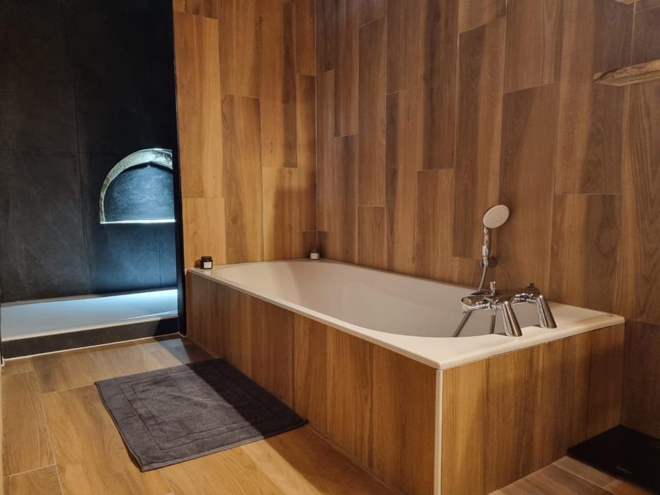 Bathroom, Bath