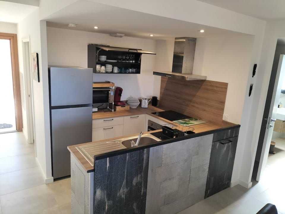Kitchen or kitchenette, dishwasher, oven, stove, toaster