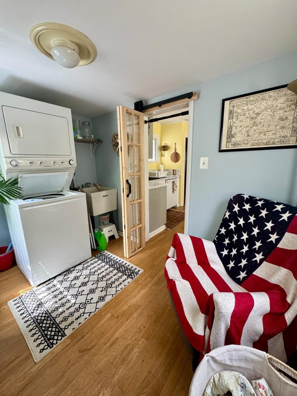 Cozy Quiet Home Self Check-in 20 min to EWR House in East Orange