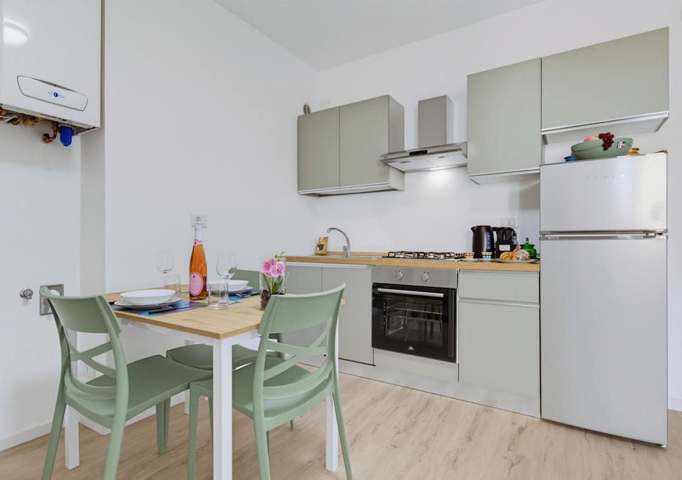 Kitchen or kitchenette, Dining area, dishwasher