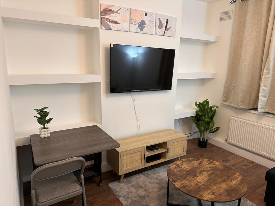TV and multimedia, Living room, Dining area