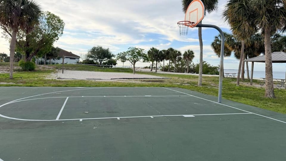 Spacious Beach House with Ocean Access House in Port Charlotte