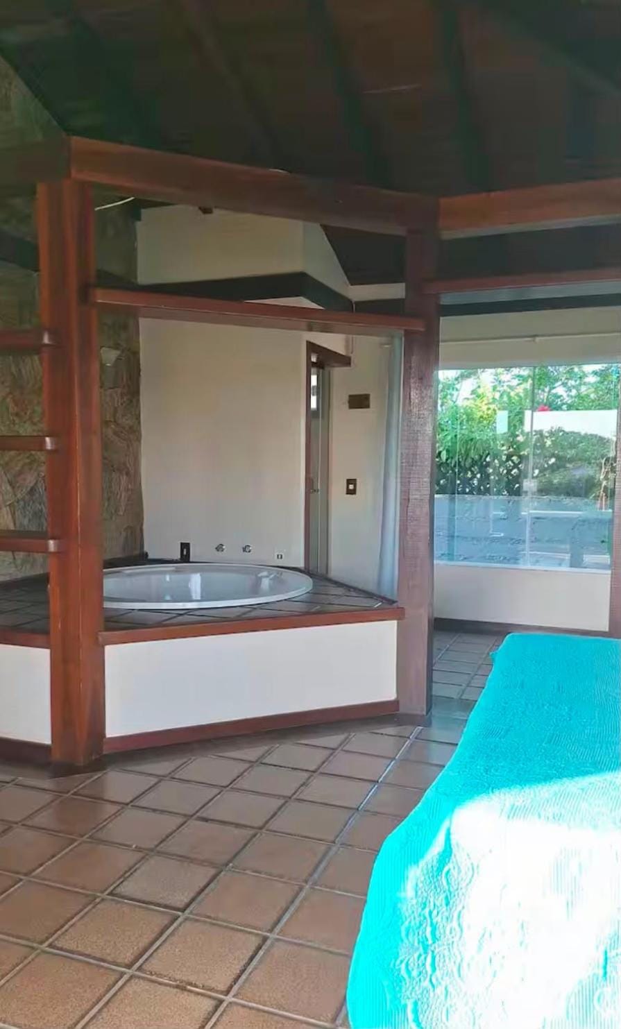 Hot Tub, Bathroom