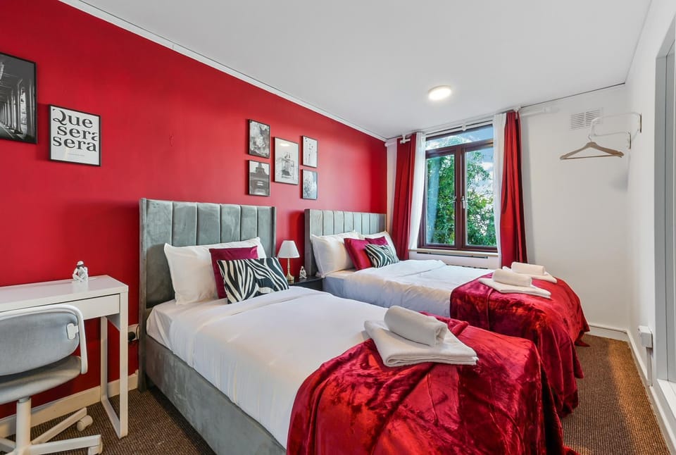 Entire House with Garden - 3 Min Walk to Camden Underground, Near Camden Market House in London Borough of Camden