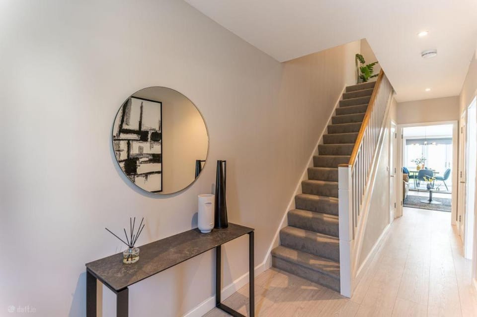 Modern suite in Brand new house Vacation rental in Dublin