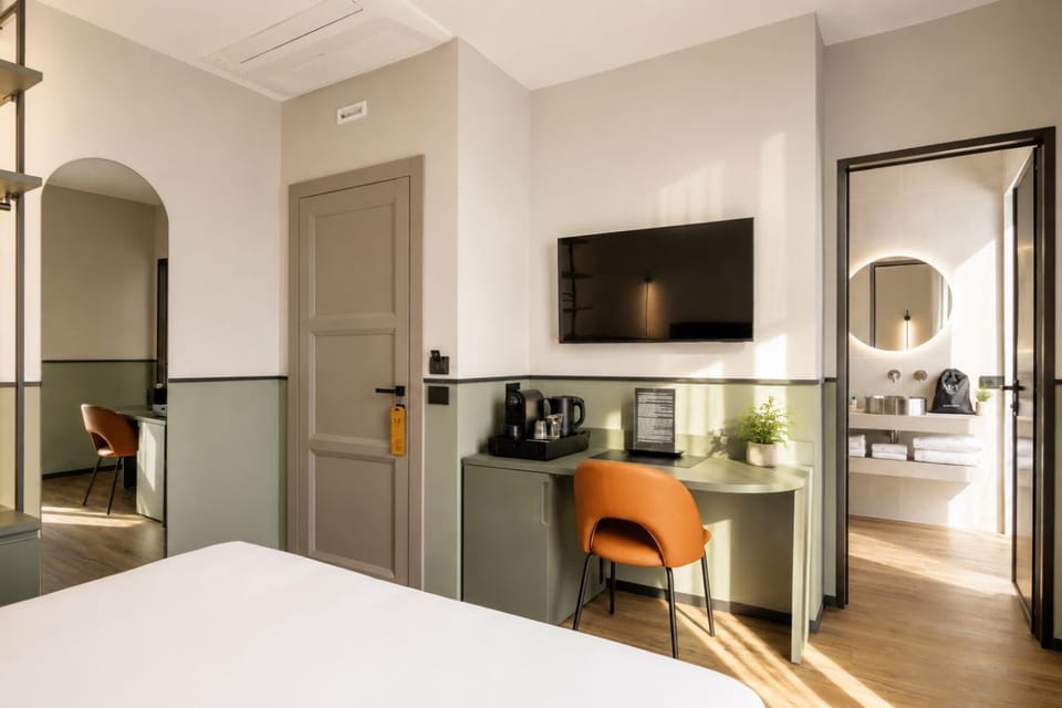 Bedroom, minibar