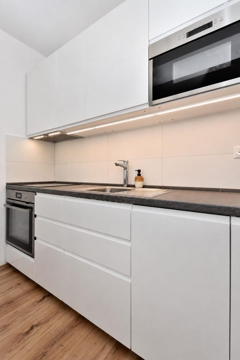 Modern apartment with parking, 10 minutes to the center, Netflix Apartment in Bratislava
