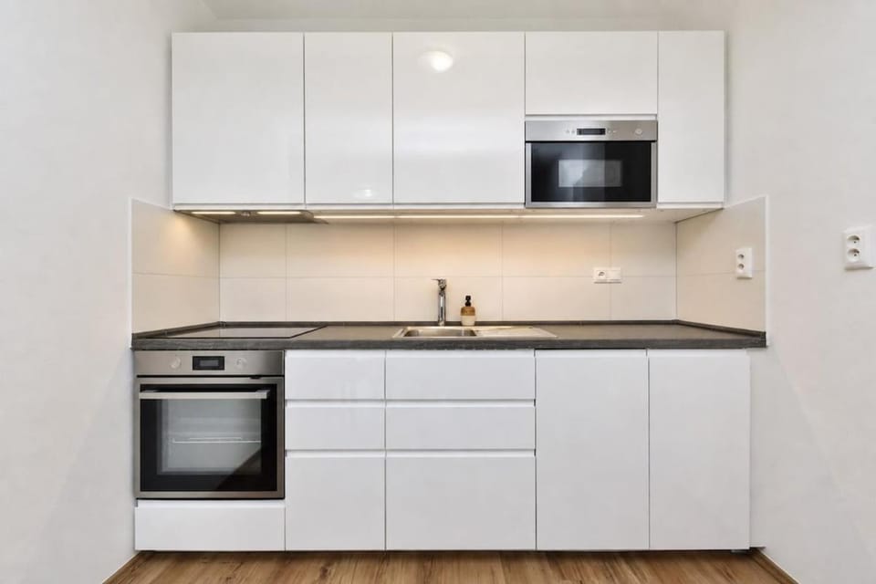 Modern apartment with parking, 10 minutes to the center, Netflix Apartment in Bratislava