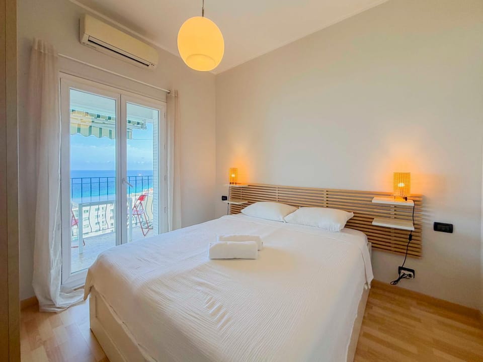 Bed, Bedroom, air conditioner
