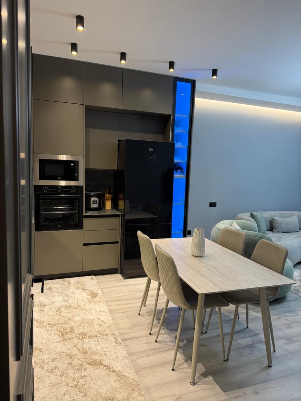 Living room, Dining area
