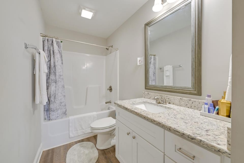 Great for Groups! 2 Centrally Located Concord Gems House in Concord