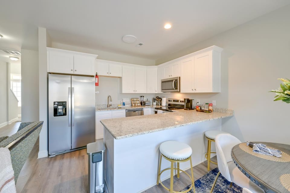 Great for Groups! 2 Centrally Located Concord Gems House in Concord