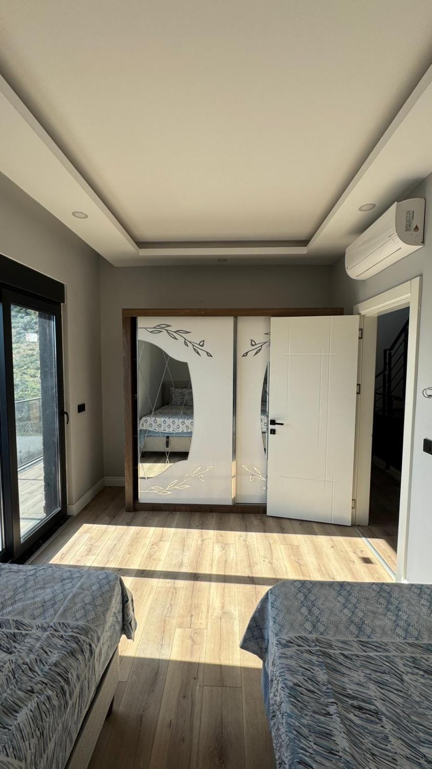 Luxury Villa with Private Pool, Spacious and Furnished Apartment in Antalya