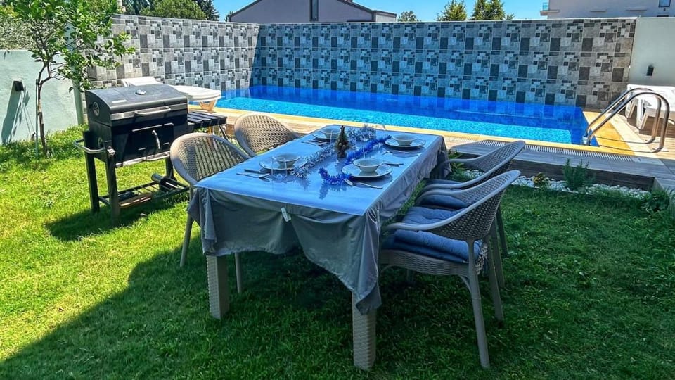 Luxury Villa with Private Pool, Spacious and Furnished Apartment in Antalya
