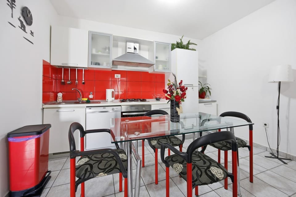 Kitchen or kitchenette, Seating area, Dining area, dishwasher, oven, stove, kitchen