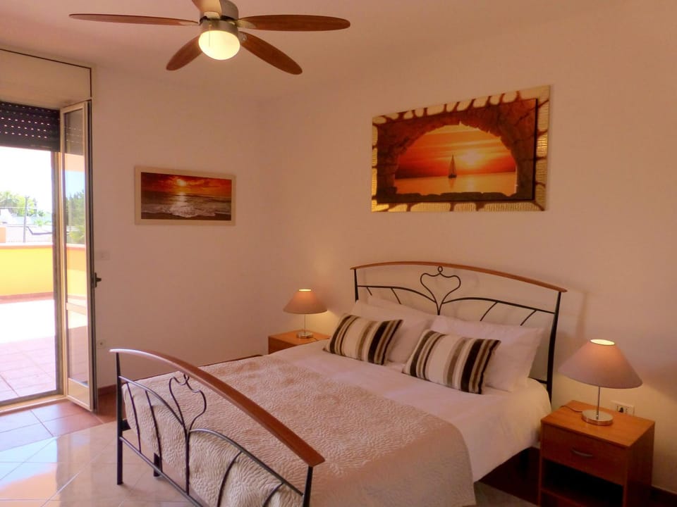 Bed, Balcony/Terrace, Bedroom
