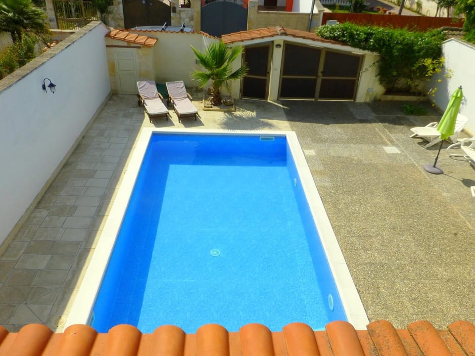 Facade/entrance, Bird's eye view, Balcony/Terrace, Pool view, Swimming pool, Swimming pool