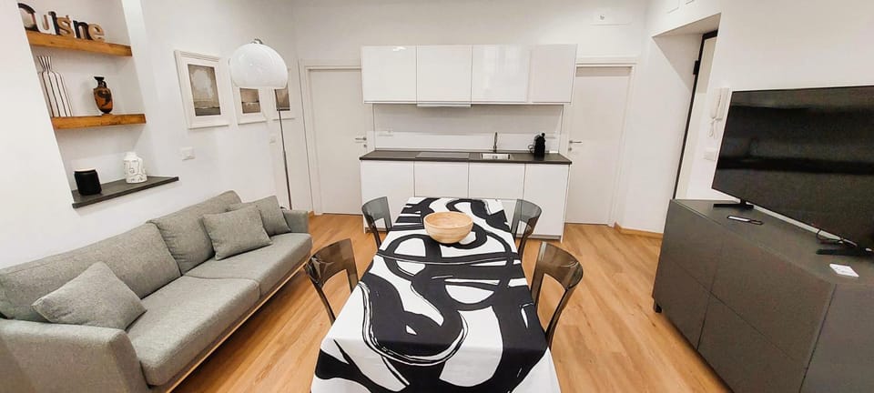 Communal lounge/ TV room, TV and multimedia, Living room, Dining area
