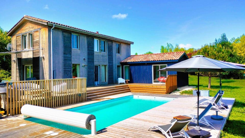 Patio, Day, Garden, sunbed
