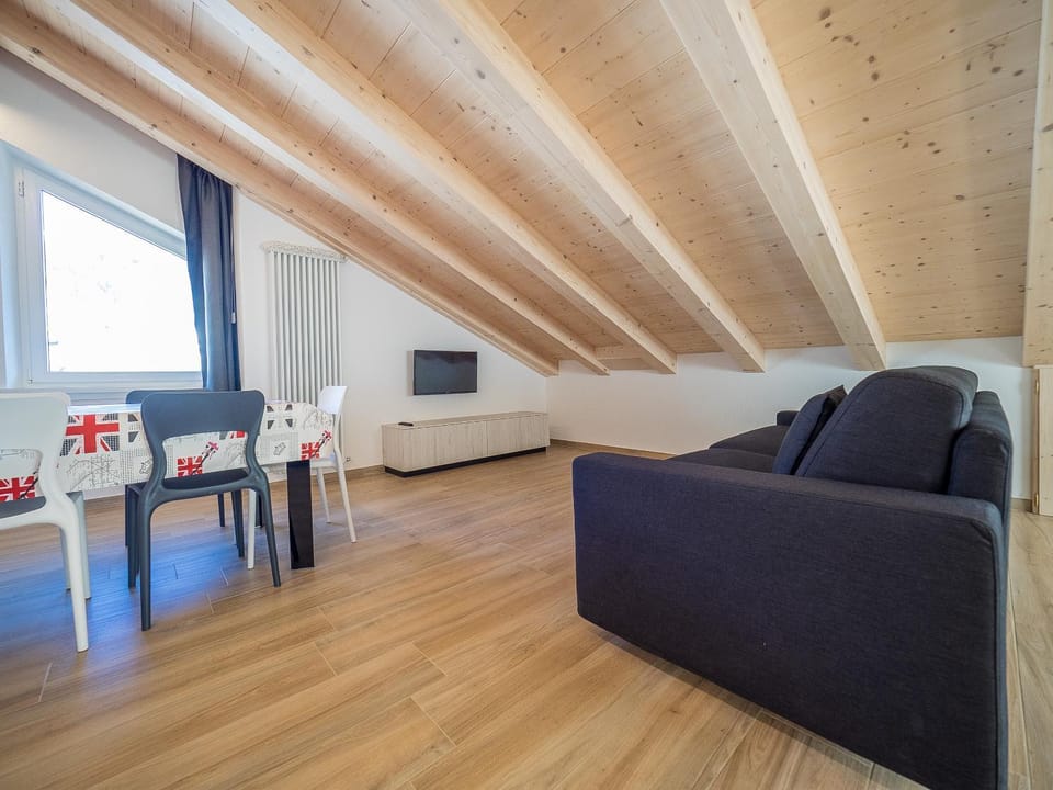 TV and multimedia, Seating area, Evening entertainment