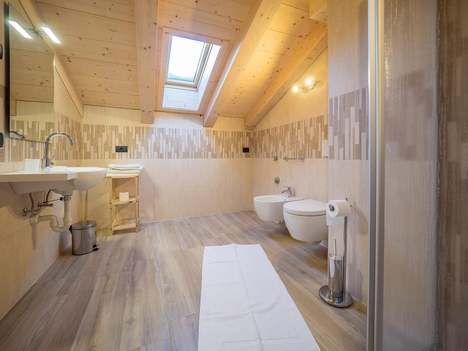 Shower, Toilet, Bath