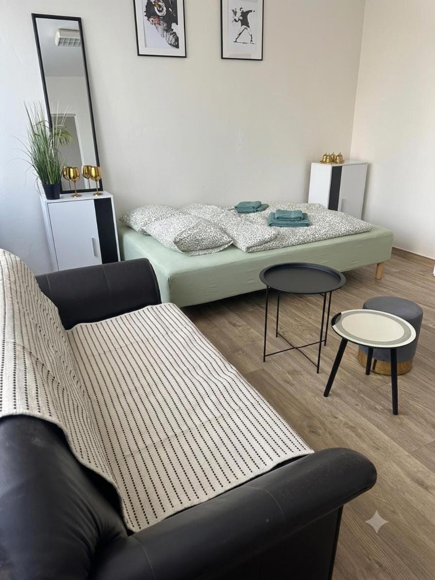 Bed, Living room