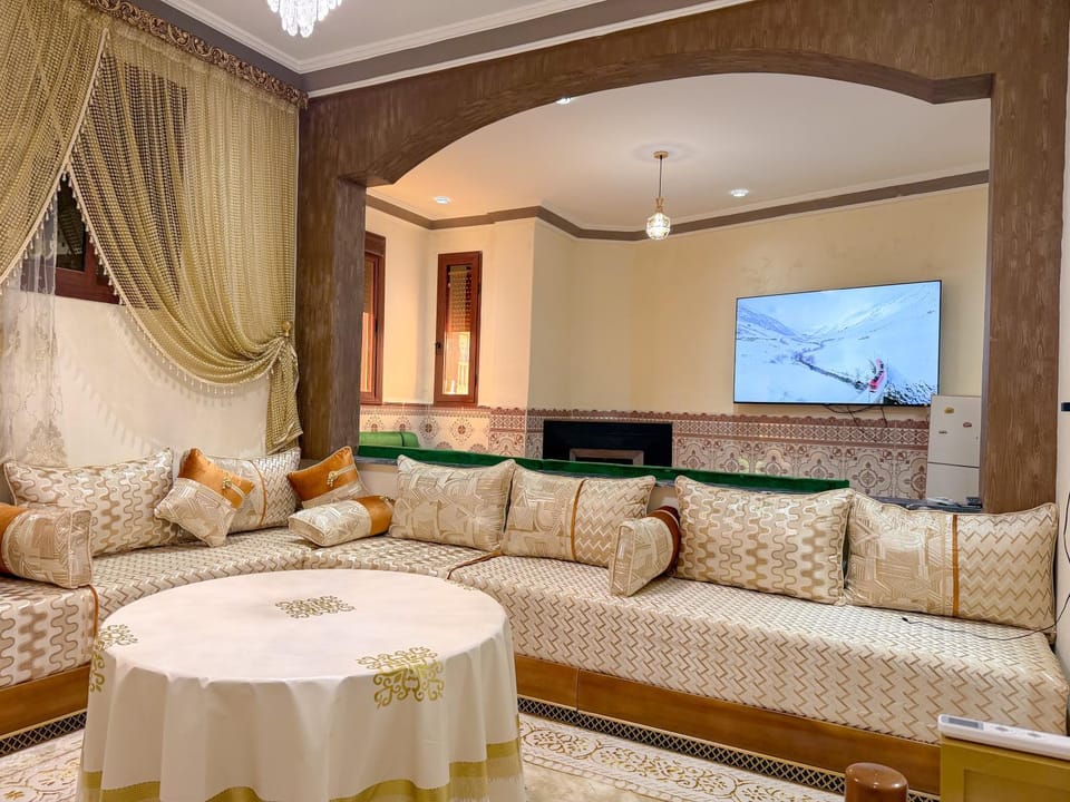 TV and multimedia, Living room, Seating area