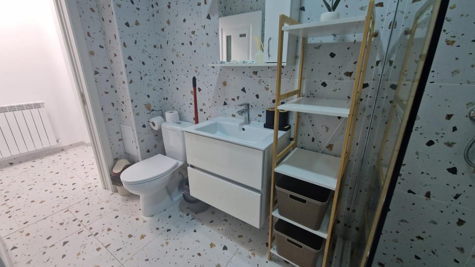 Shower, Toilet, Bathroom