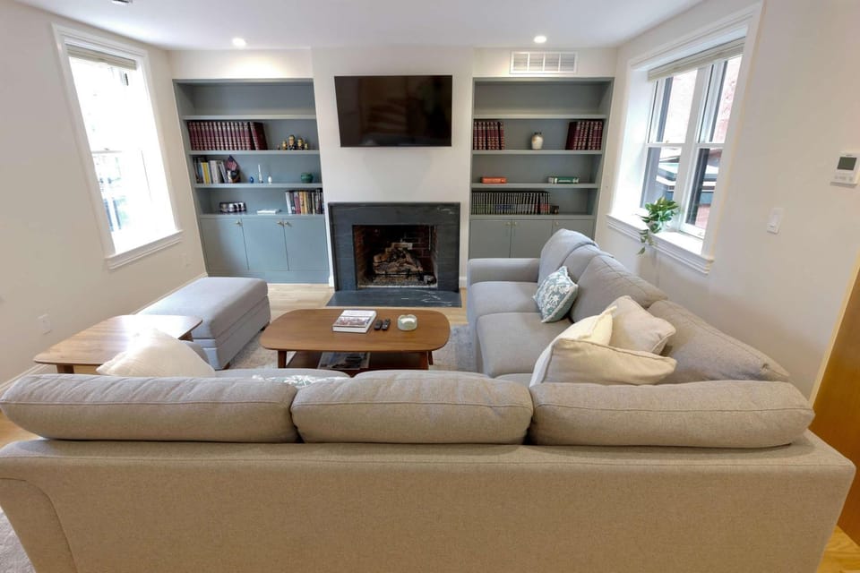 Stunning Georgetown Townhouse Rooftop Oasis House in Arlington