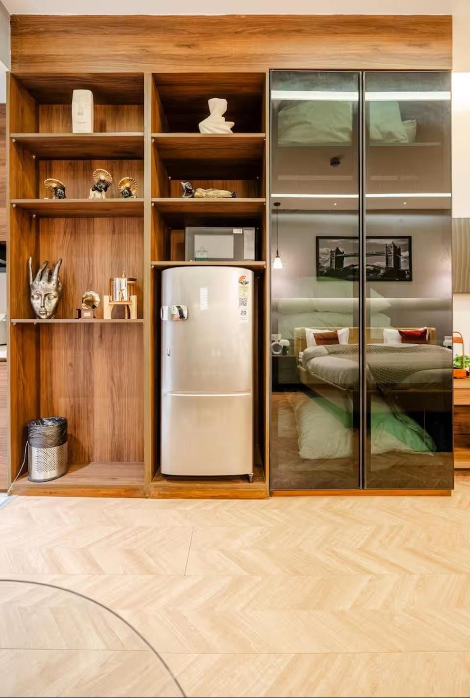 Kitchen or kitchenette, oven, wardrobe
