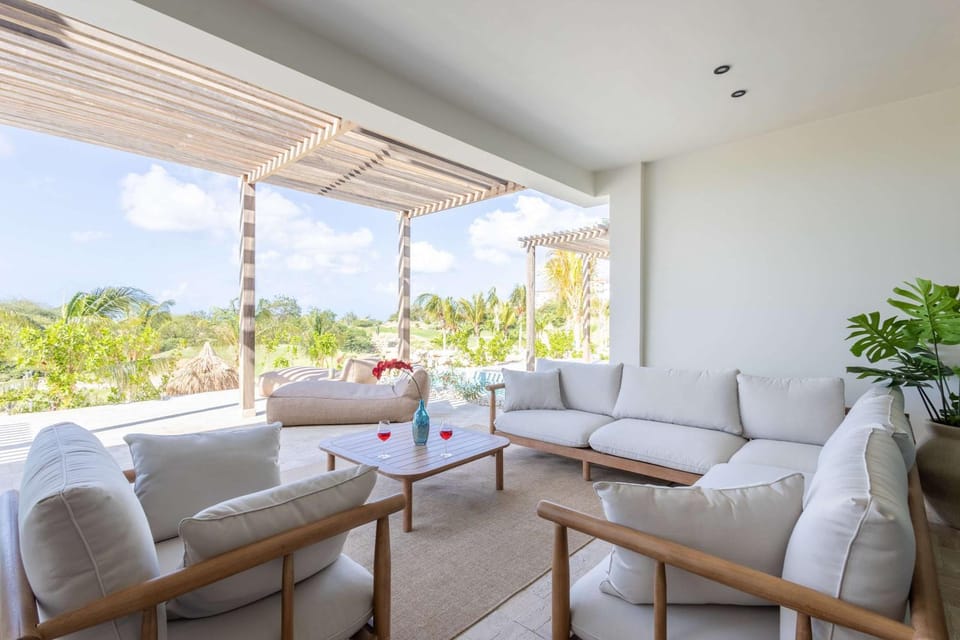 Private Pool Escape - Luminara at The Reef Apartment in Sint Michiel