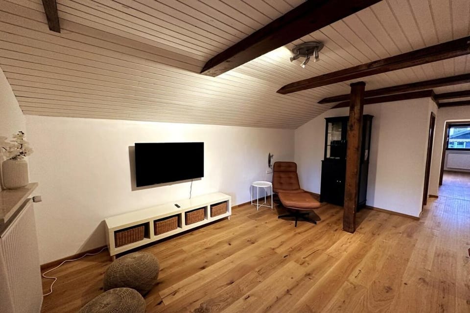 Communal lounge/ TV room, TV and multimedia, Living room, Seating area