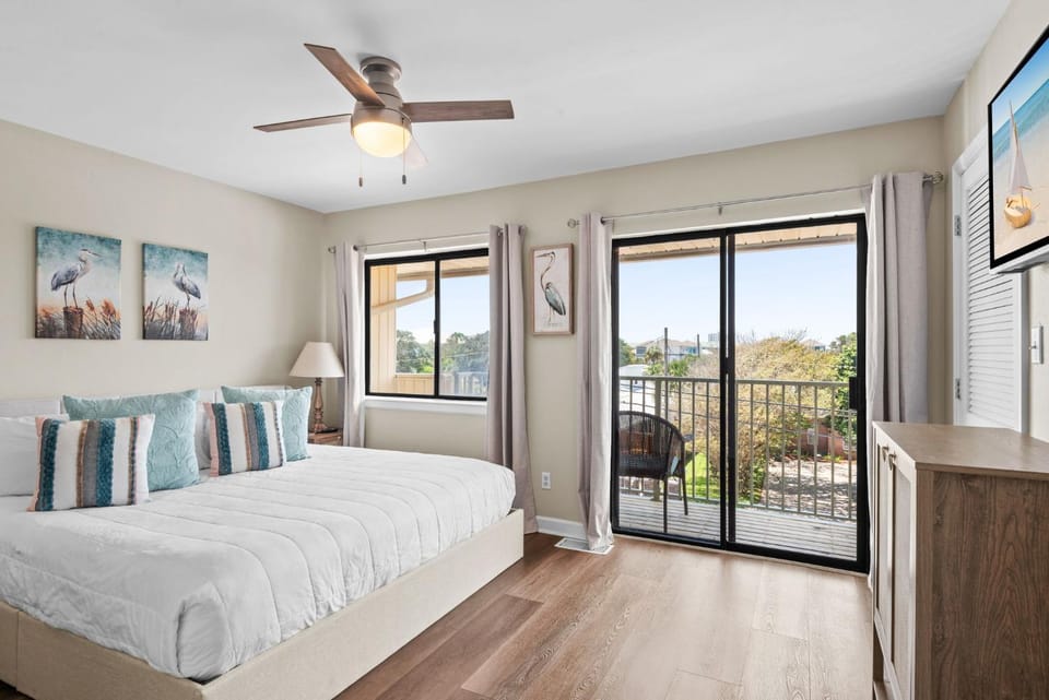 Bed, Balcony/Terrace, Bedroom
