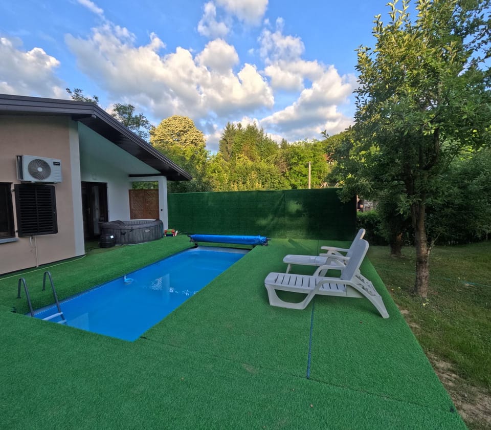 Swimming pool, sunbed