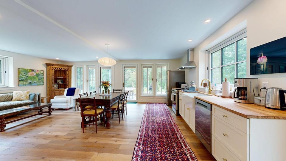 The Lotus Retreat at Grove Hill Apartment in Woodstock