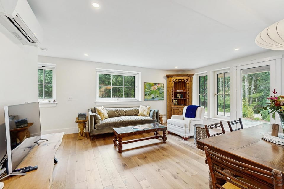 The Lotus Retreat at Grove Hill Apartment in Woodstock