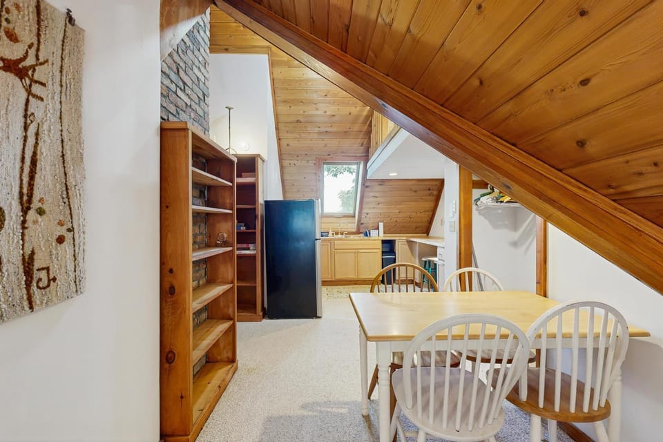 Hawk Eye C Mountain Vista Retreat - Upper Level Apartment Apartment in Pittsfield
