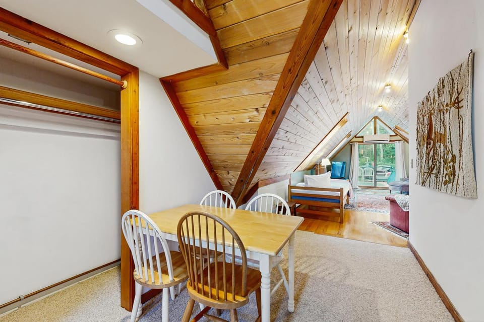 Hawk Eye C Mountain Vista Retreat - Upper Level Apartment Apartment in Pittsfield