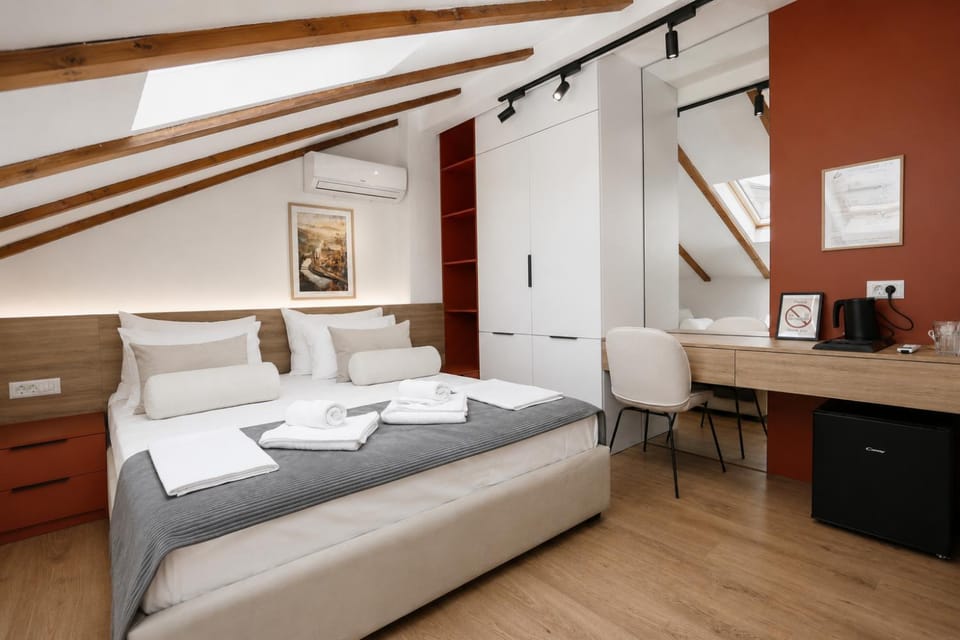 Bed, Bedroom, hair dresser, towels
