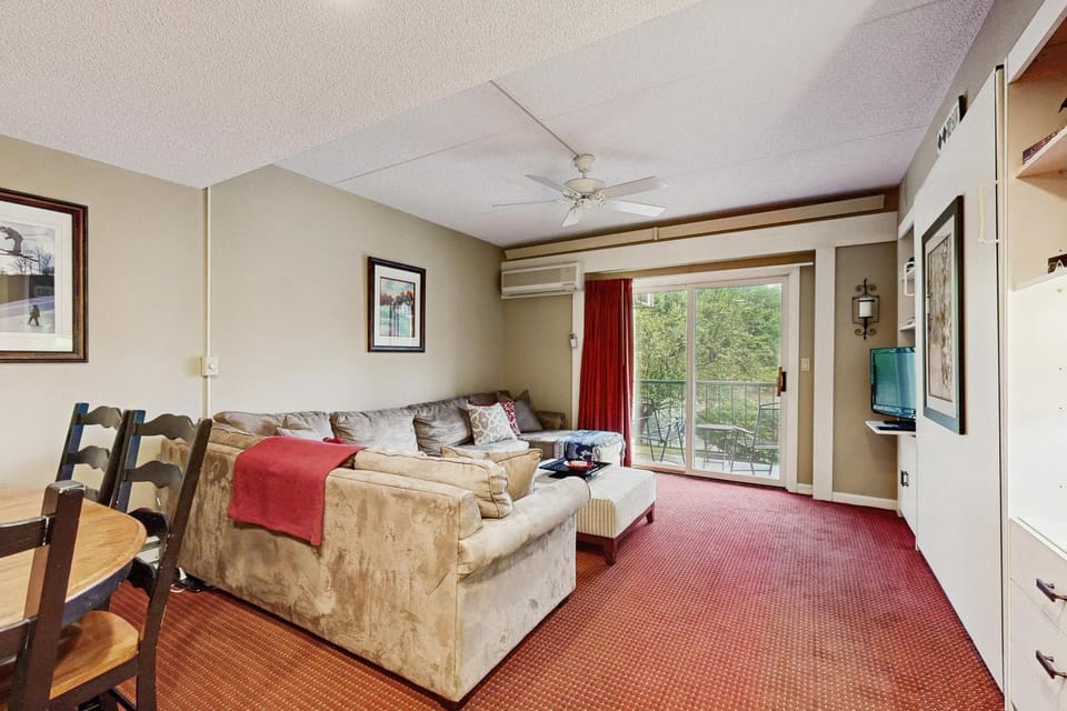 Trail View 201 at Rivergreen Apartment in Woodstock