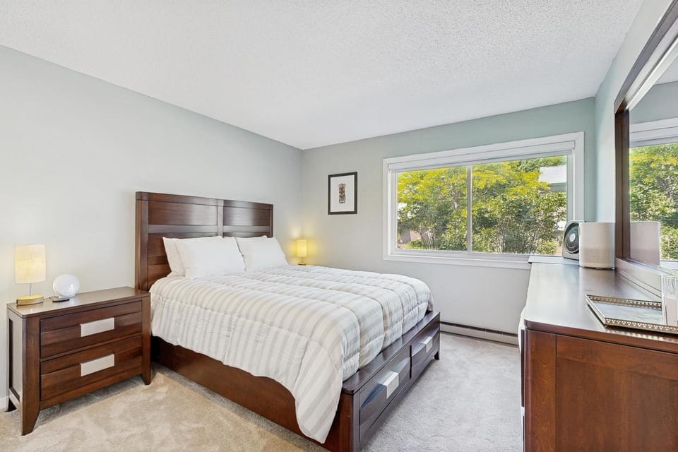 Mountain Meadows Getaway - Walk to Village Center Apartment in Waterville Valley