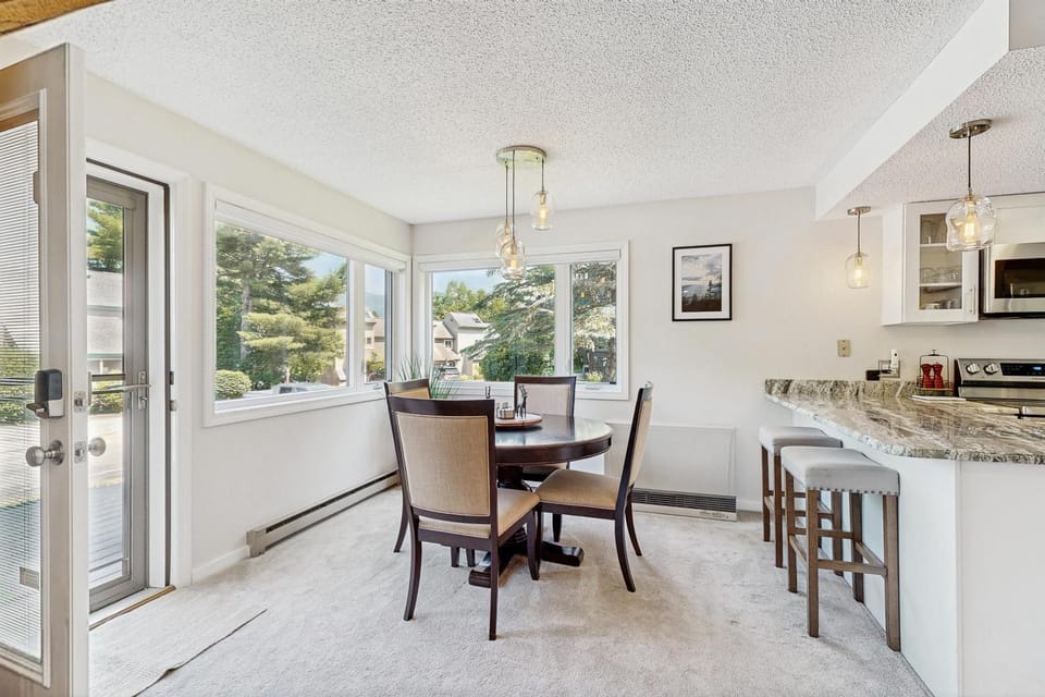 Mountain Meadows Getaway - Walk to Village Center Apartment in Waterville Valley