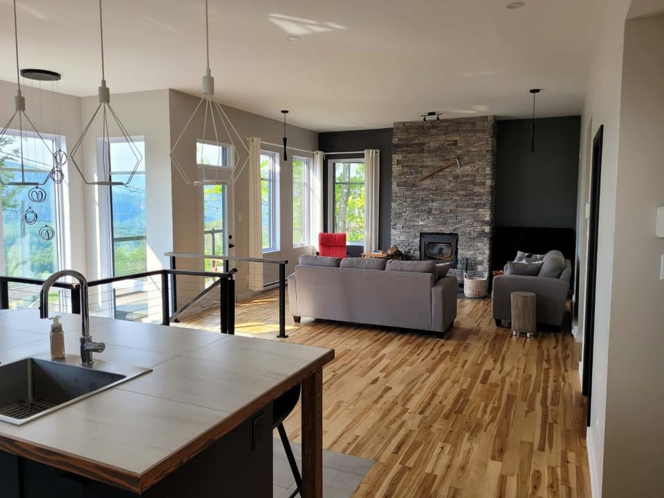 Le sommet de Vébron Chalet in L'Anse-Saint-Jean